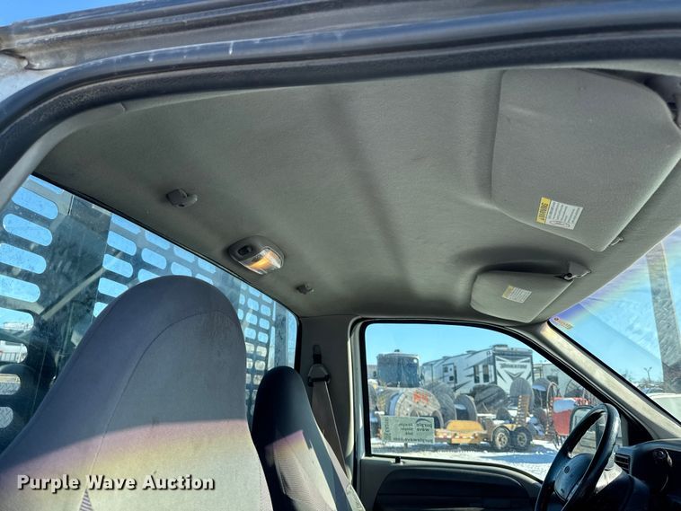 image for item EA2197 2001 Ford F550 Super Duty flatbed truck