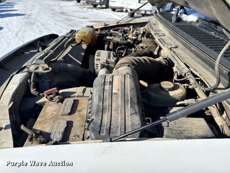 image for item EA2197 2001 Ford F550 Super Duty flatbed truck