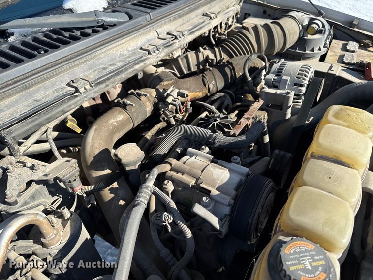 image for item EA2197 2001 Ford F550 Super Duty flatbed truck