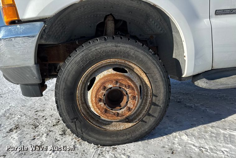 image for item EA2197 2001 Ford F550 Super Duty flatbed truck