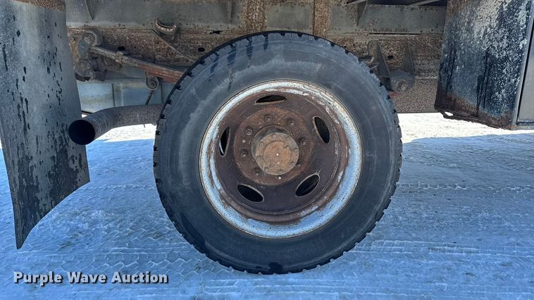 image for item EA2197 2001 Ford F550 Super Duty flatbed truck