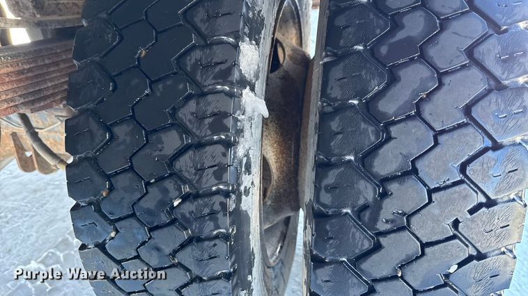 image for item EA2197 2001 Ford F550 Super Duty flatbed truck