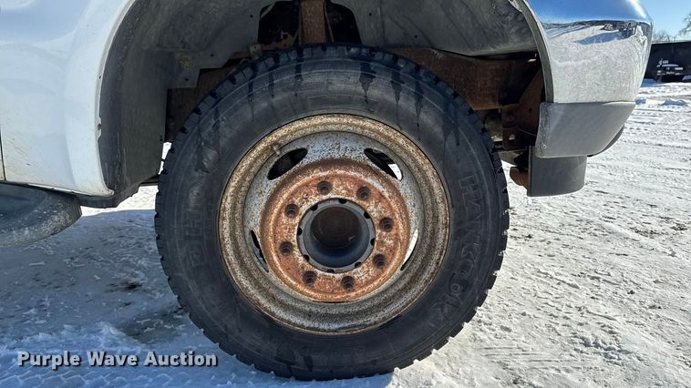 image for item EA2197 2001 Ford F550 Super Duty flatbed truck