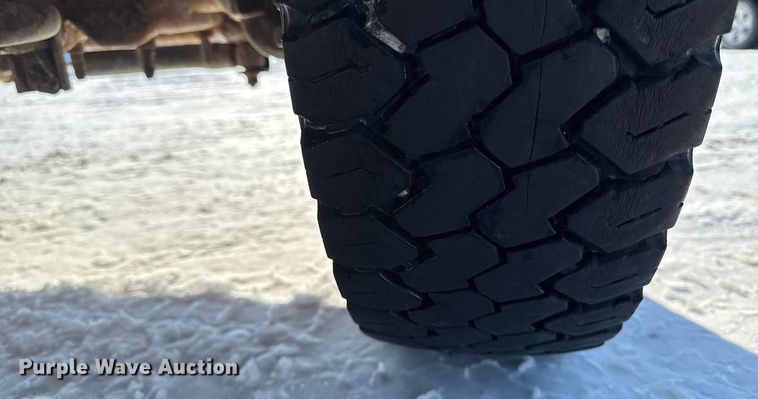 image for item EA2197 2001 Ford F550 Super Duty flatbed truck