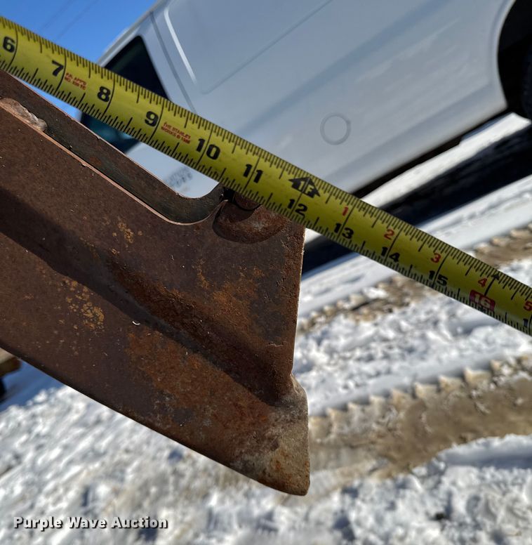 image for item EA2199 1993 Case Maxi Sneaker Series C vibratory cable plow