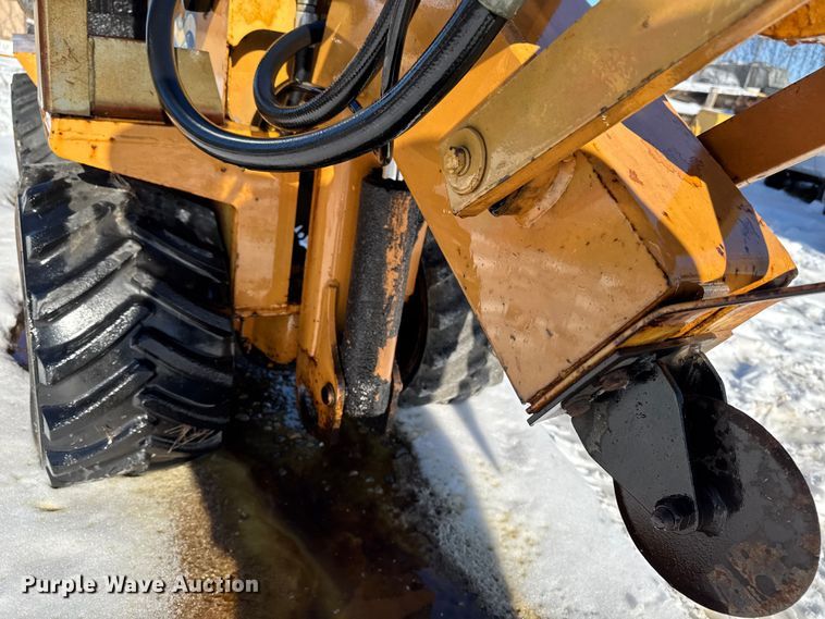 image for item EA2199 1993 Case Maxi Sneaker Series C vibratory cable plow