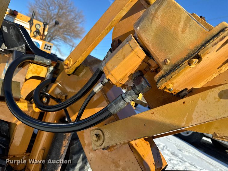 image for item EA2199 1993 Case Maxi Sneaker Series C vibratory cable plow