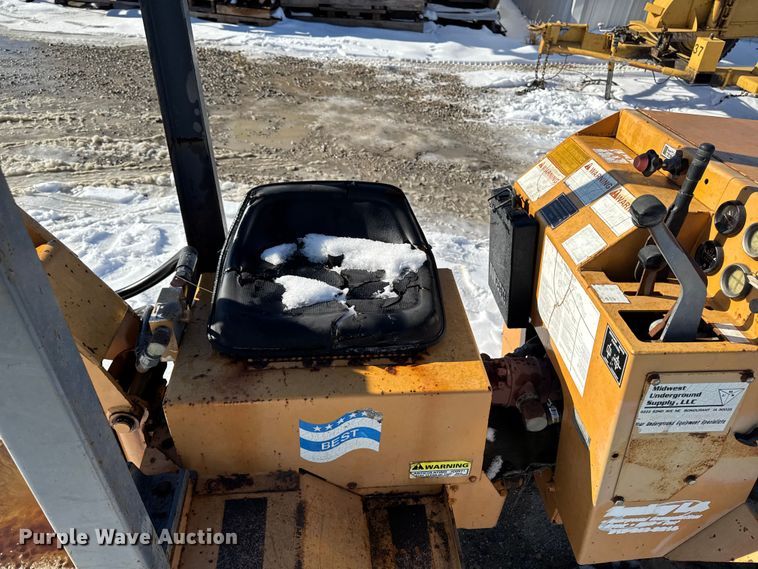 image for item EA2199 1993 Case Maxi Sneaker Series C vibratory cable plow