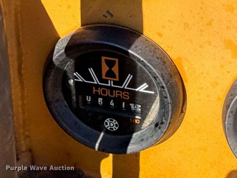 image for item EA2199 1993 Case Maxi Sneaker Series C vibratory cable plow