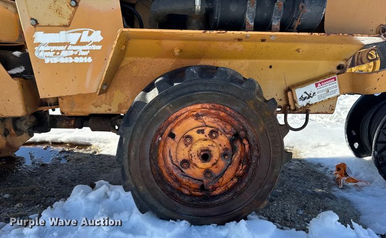 image for item EA2199 1993 Case Maxi Sneaker Series C vibratory cable plow