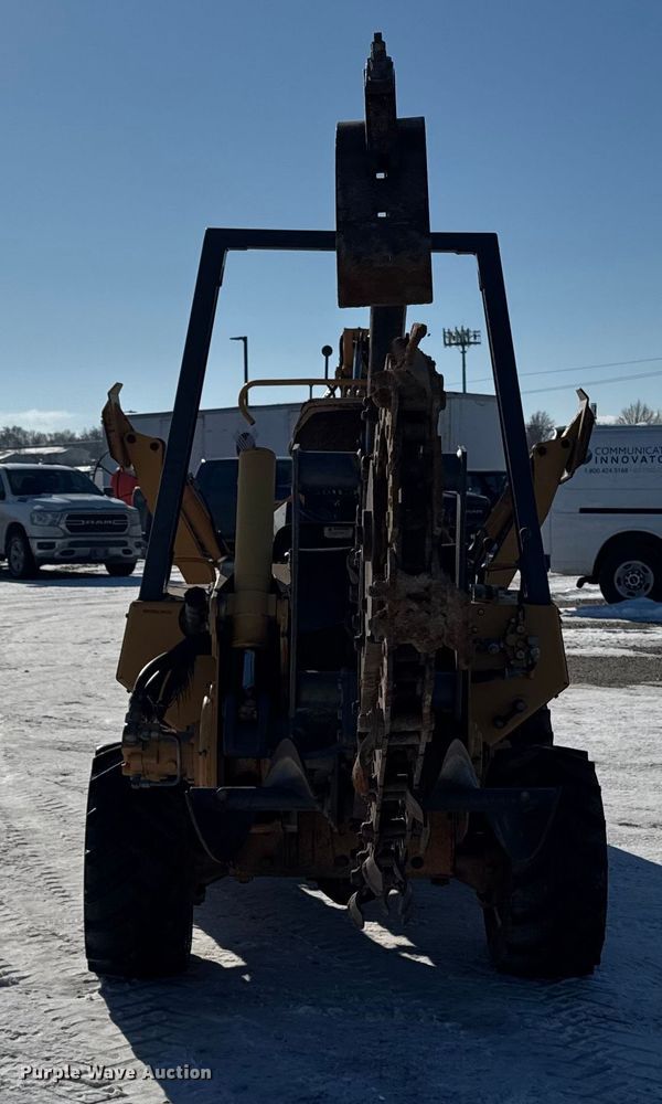 image for item EA2200 1998 Case 460 trencher