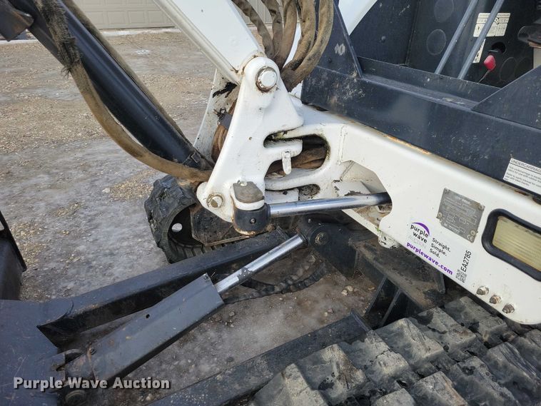 image for item EA2785 2001 Bobcat 334 mini excavator
