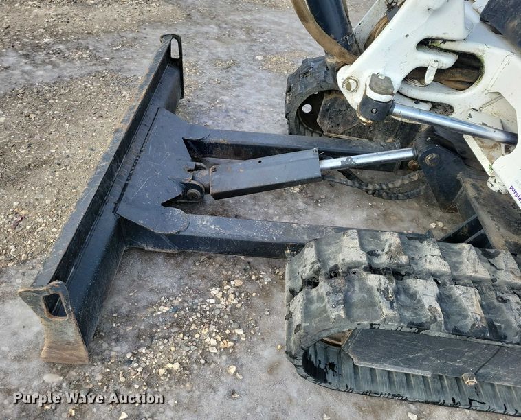 image for item EA2785 2001 Bobcat 334 mini excavator