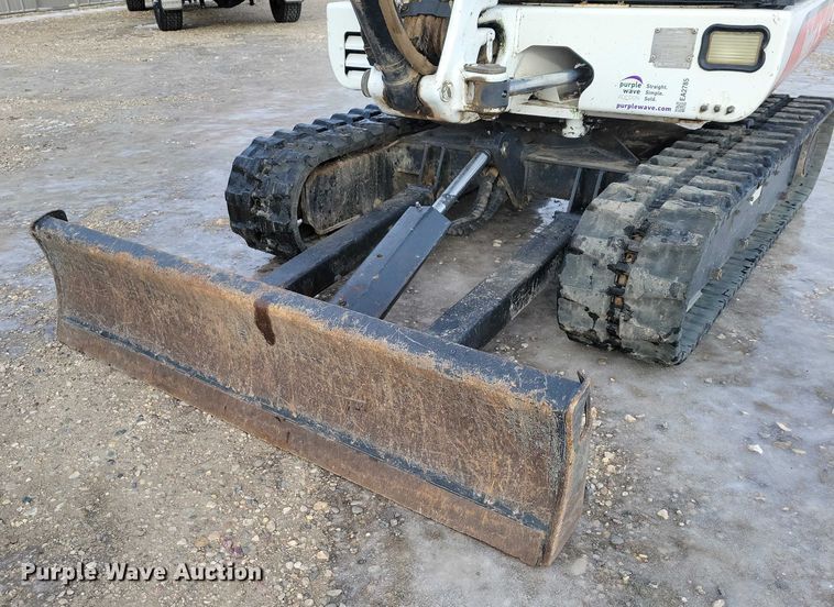 image for item EA2785 2001 Bobcat 334 mini excavator