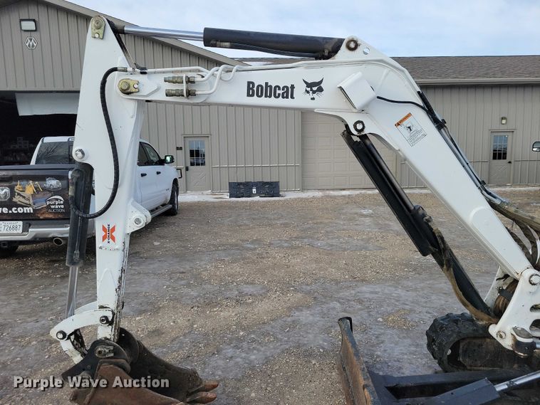 image for item EA2785 2001 Bobcat 334 mini excavator