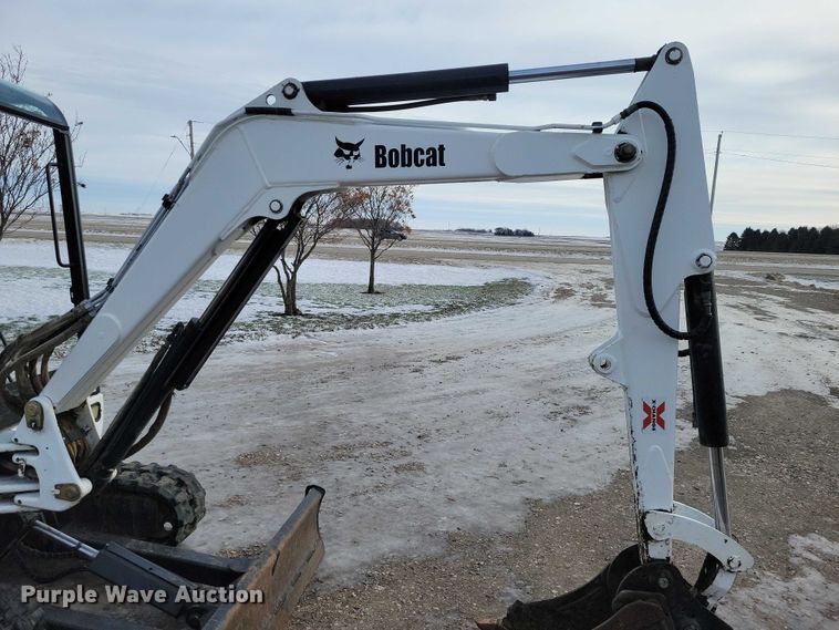image for item EA2785 2001 Bobcat 334 mini excavator