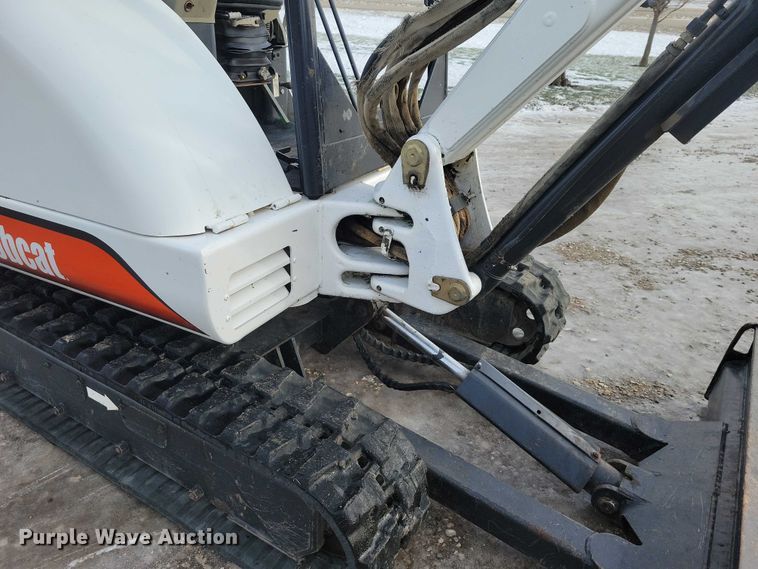 image for item EA2785 2001 Bobcat 334 mini excavator