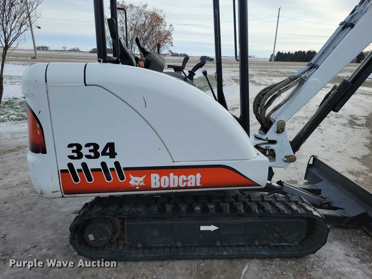 image for item EA2785 2001 Bobcat 334 mini excavator