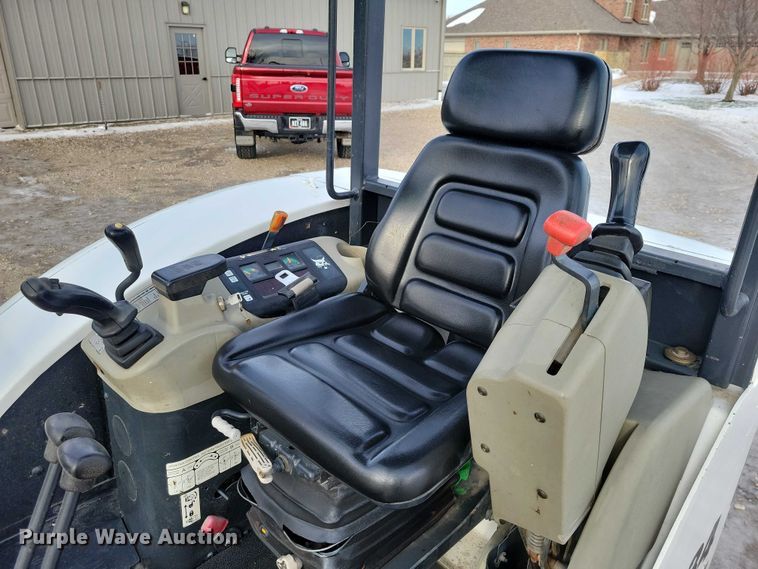 image for item EA2785 2001 Bobcat 334 mini excavator