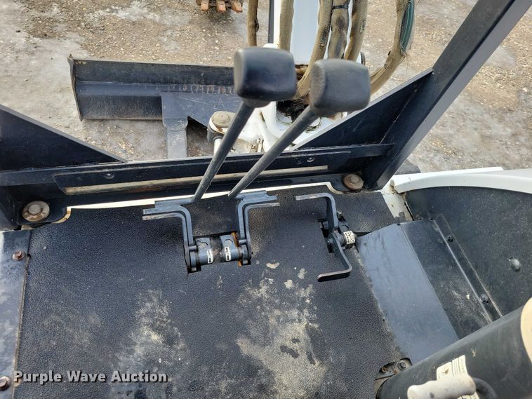 image for item EA2785 2001 Bobcat 334 mini excavator