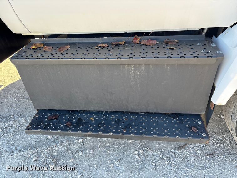 image for item EA7140 2019 Ford F650 Super Duty dump truck