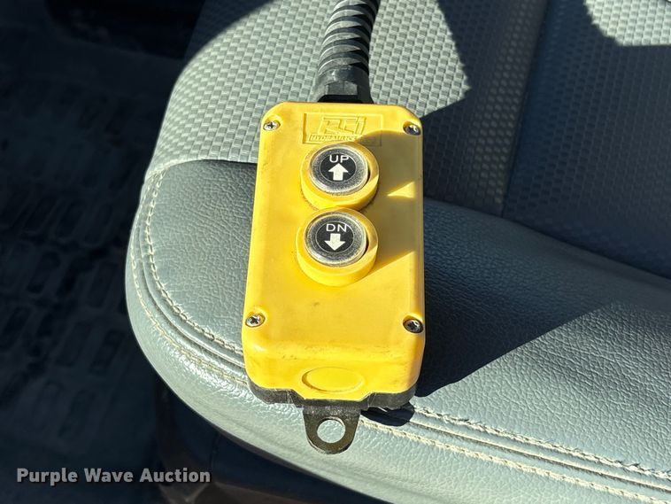 image for item EA7140 2019 Ford F650 Super Duty dump truck