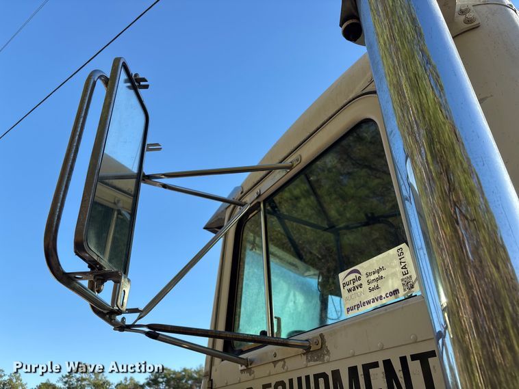 image for item EA7153 1998 Peterbilt 379 semi truck