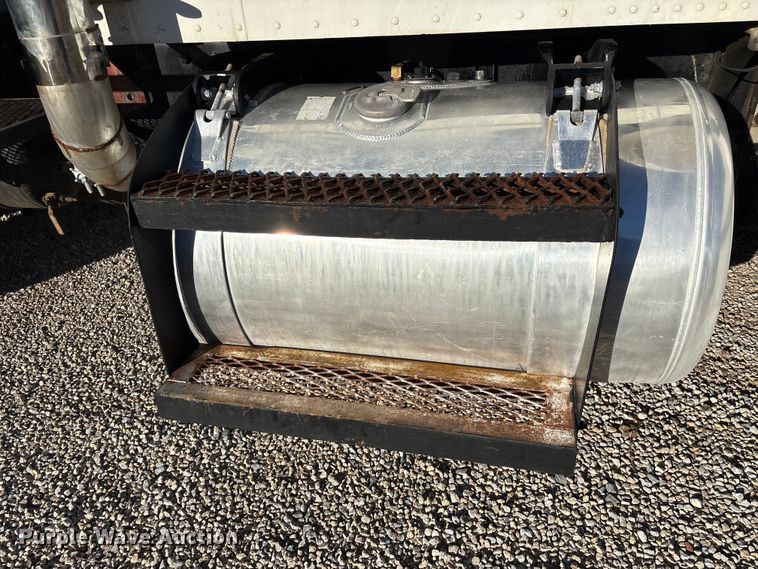 image for item EA7153 1998 Peterbilt 379 semi truck