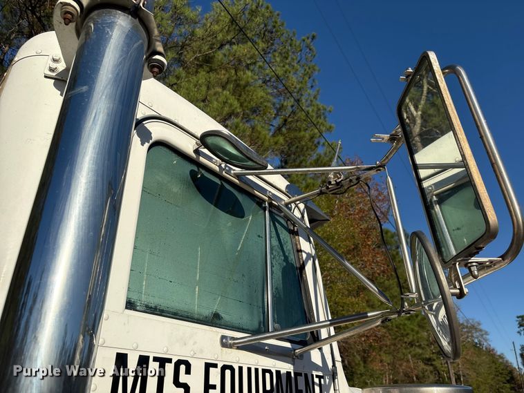 image for item EA7153 1998 Peterbilt 379 semi truck