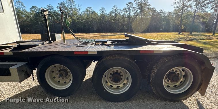 image for item EA7153 1998 Peterbilt 379 semi truck