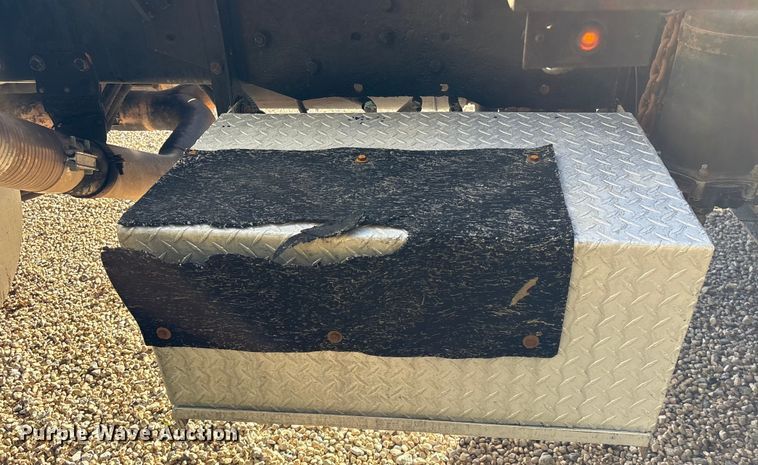 image for item EA7153 1998 Peterbilt 379 semi truck