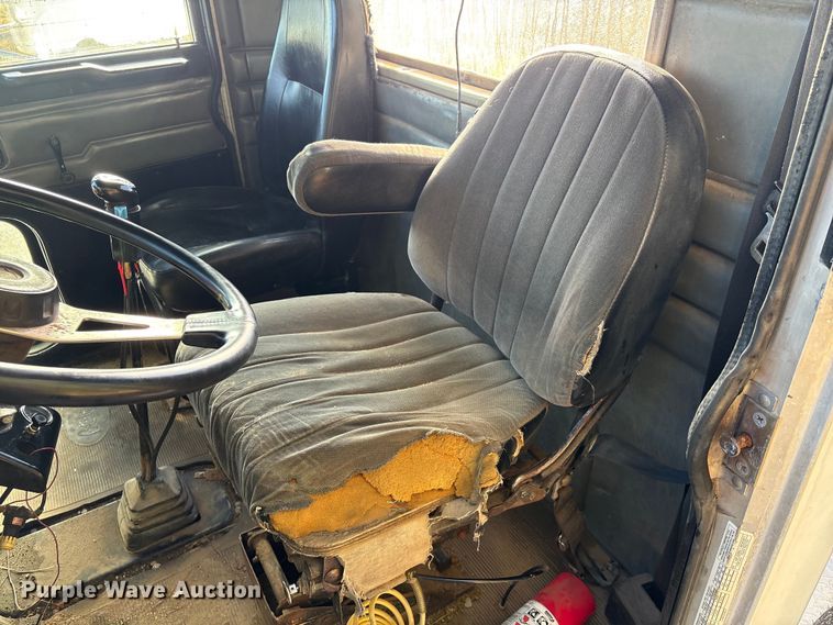 image for item EA7153 1998 Peterbilt 379 semi truck