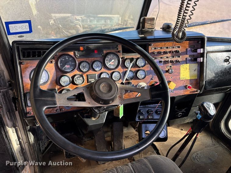 image for item EA7153 1998 Peterbilt 379 semi truck