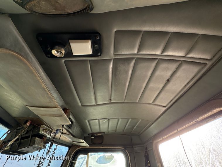 image for item EA7153 1998 Peterbilt 379 semi truck