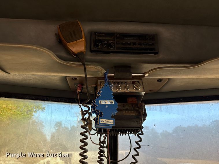 image for item EA7153 1998 Peterbilt 379 semi truck