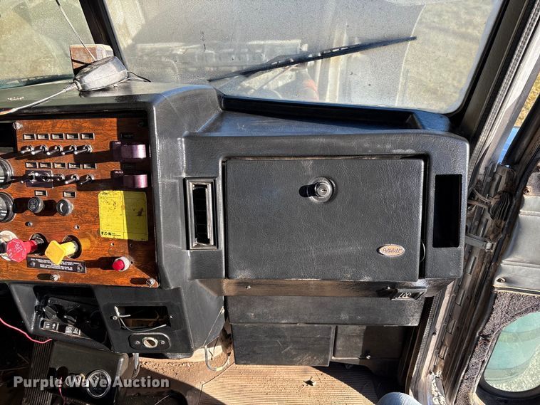 image for item EA7153 1998 Peterbilt 379 semi truck