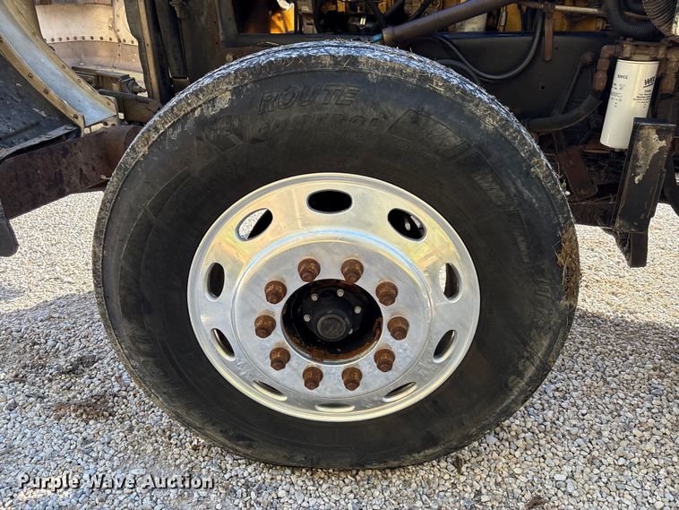 image for item EA7153 1998 Peterbilt 379 semi truck