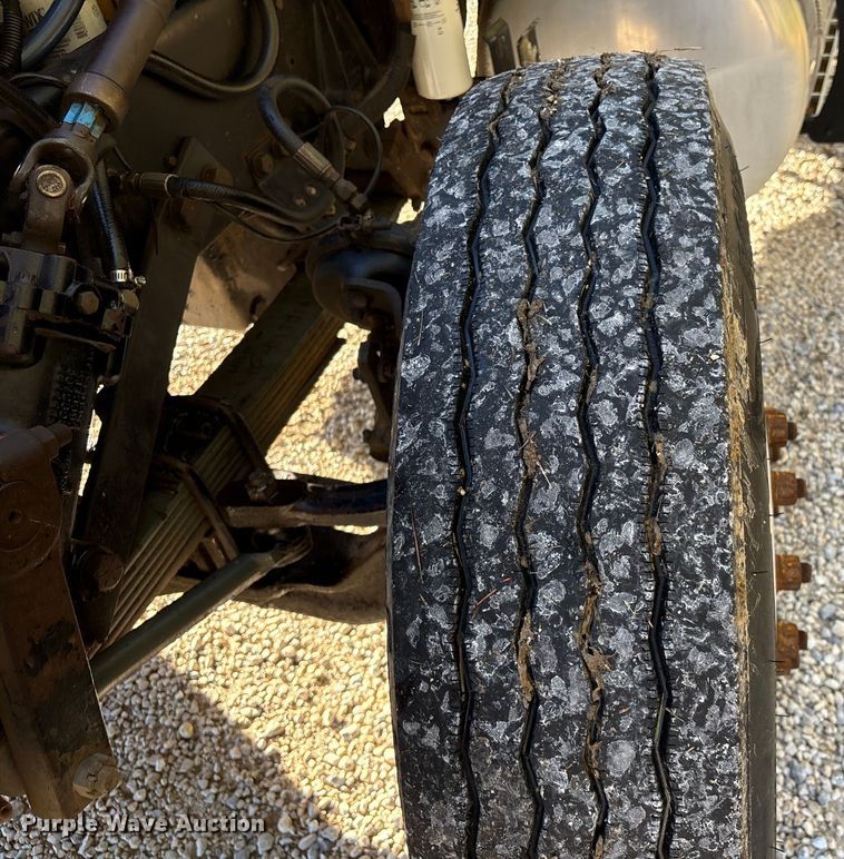 image for item EA7153 1998 Peterbilt 379 semi truck