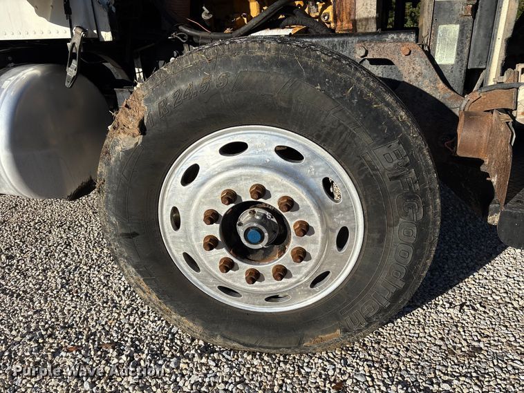 image for item EA7153 1998 Peterbilt 379 semi truck