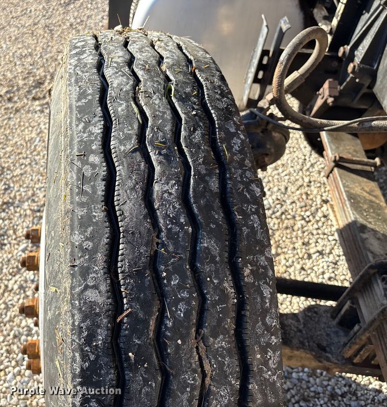 image for item EA7153 1998 Peterbilt 379 semi truck