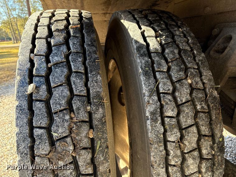 image for item EA7153 1998 Peterbilt 379 semi truck