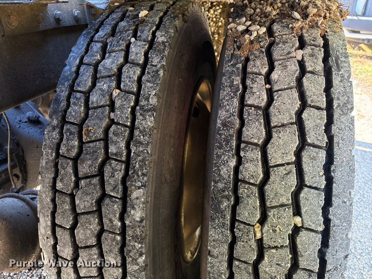 image for item EA7153 1998 Peterbilt 379 semi truck