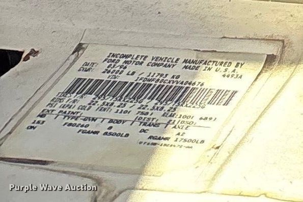 image for item EA7154 1997 Ford F800 semi truck