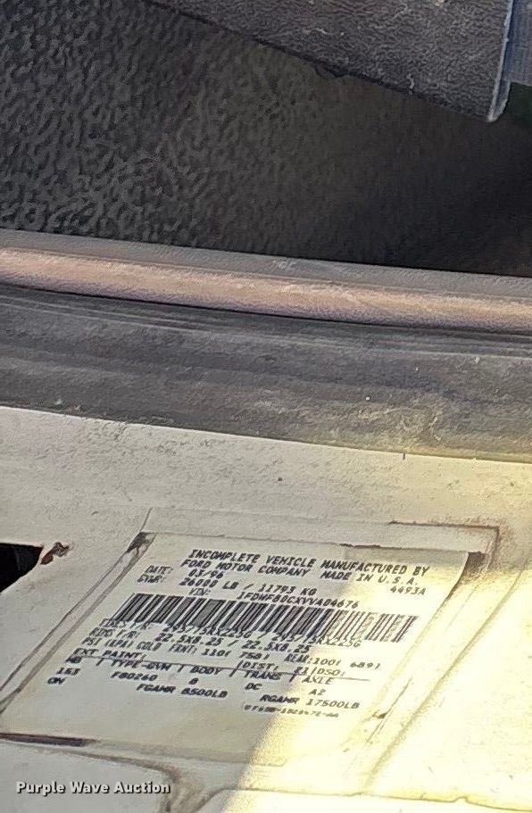 image for item EA7154 1997 Ford F800 semi truck