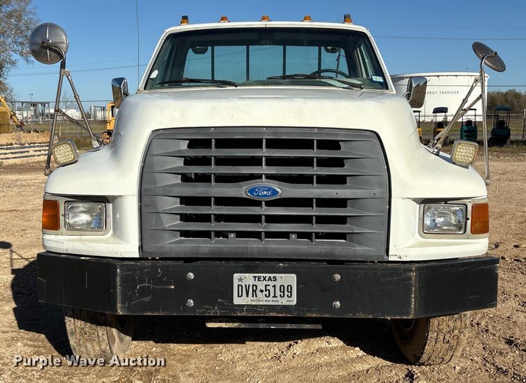 image for item EA7154 1997 Ford F800 semi truck