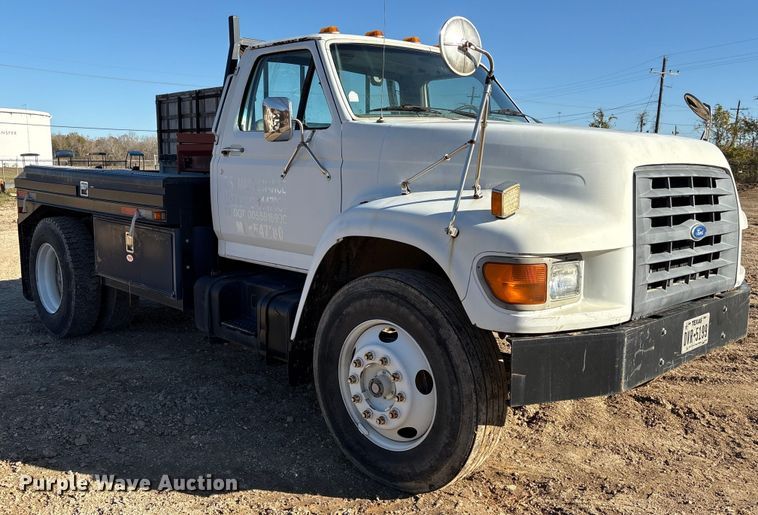 image for item EA7154 1997 Ford F800 semi truck