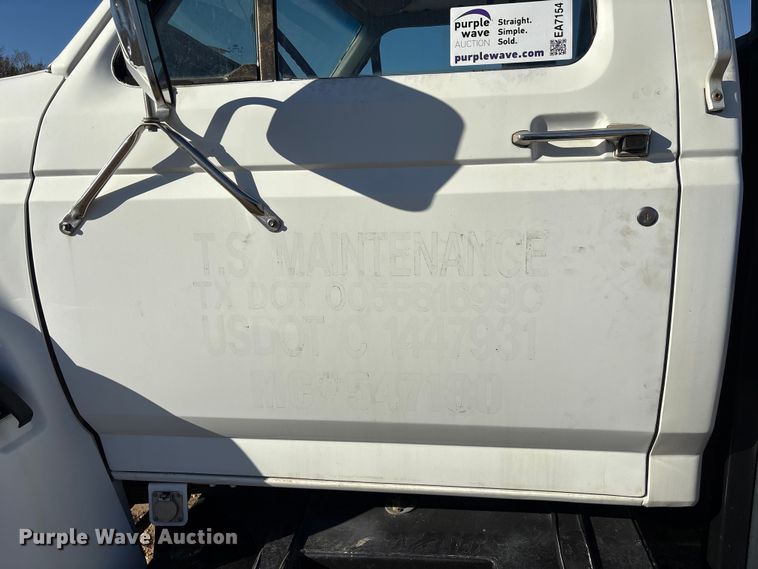 image for item EA7154 1997 Ford F800 semi truck