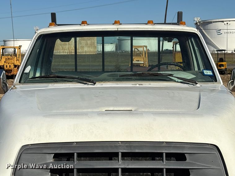 image for item EA7154 1997 Ford F800 semi truck