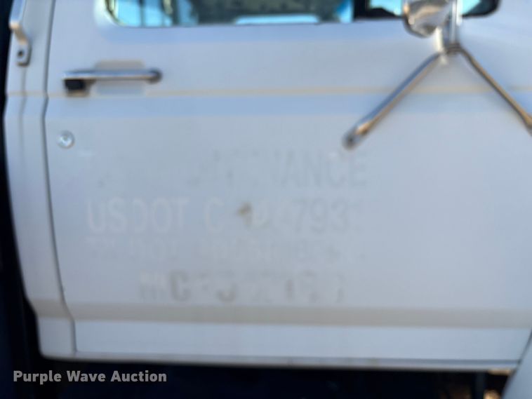 image for item EA7154 1997 Ford F800 semi truck