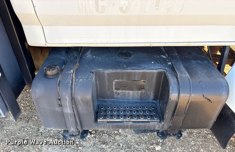 image for item EA7154 1997 Ford F800 semi truck